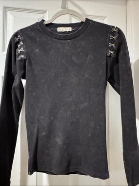 Gilden Intent Black Long-Sleeve Tee with Hook Accents